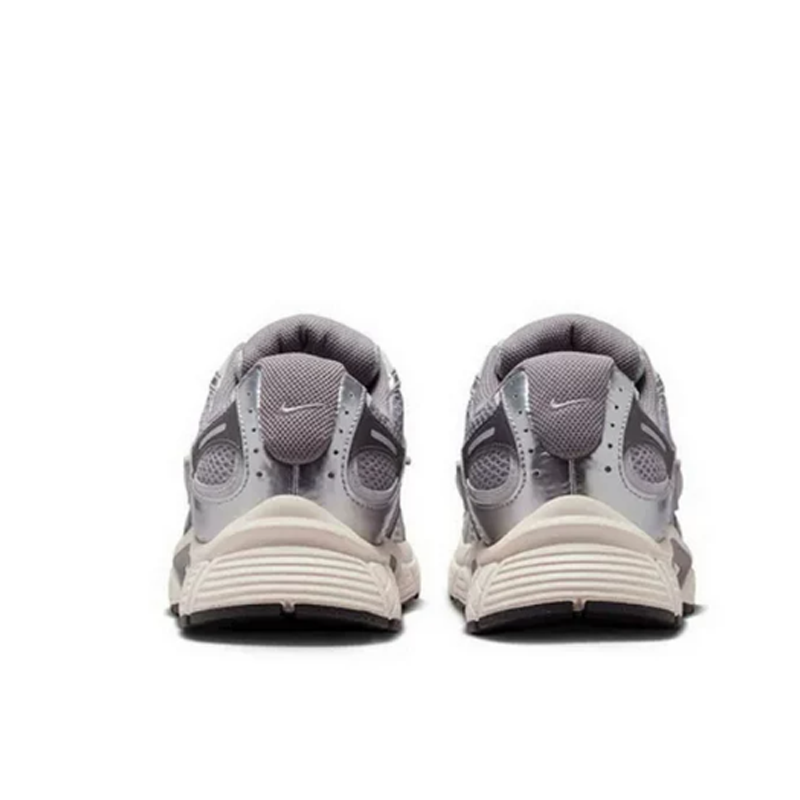 ナイキ メンズ V5 RNR レトロ ダッド シューズ メッ - Men'S Shoes V5 Rnr のレビューと価格