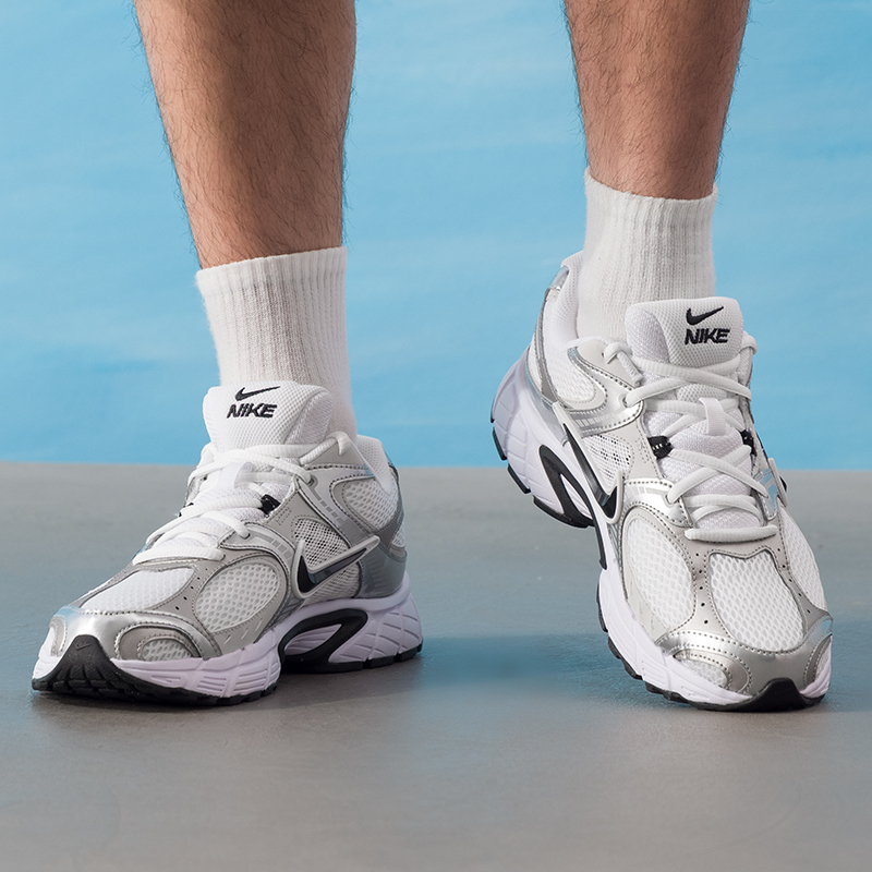 ナイキ(Nike) V5 Rnr メンズ スポーツシューズ、 - Men'S Shoes V5 Rnr のレビューと価格