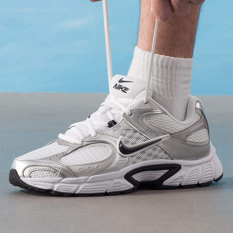 ナイキ(Nike) V5 Rnr メンズ スポーツシューズ、 - Men'S Shoes V5 Rnr のレビューと価格