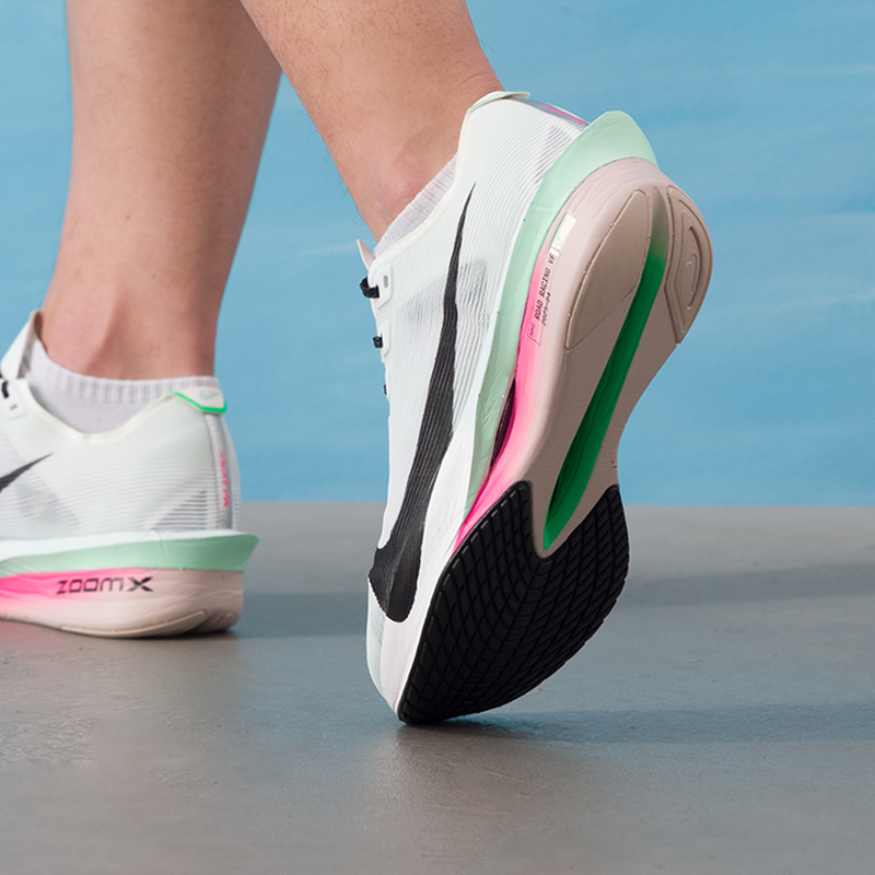 ナイキ メンズ シューズ Zoomx Vaporfly Ne - Men'S Shoes Zoomx のレビューと価格